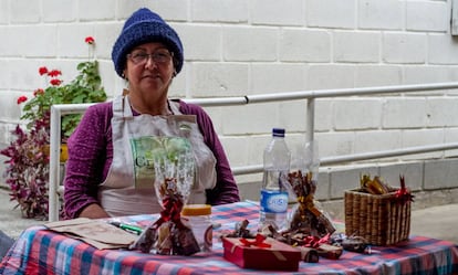 Auxilio Socorro Caro, en su tienda de bombones artesanales en Medell&iacute;n.