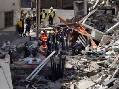 Ánima Marrero vive en el edificio derrumbado en Canarias, donde también tiene una floristería, pero en el momento del desplome había salido