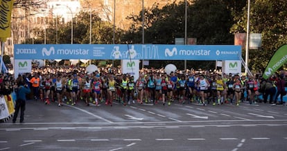 Salida desde el Paseo del Prado de la Media Maratón de Madrid.