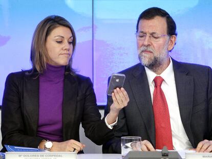 Dolores de Cospedal y Mariano Rajoy, durante la reunión del comité ejecutivo del PP, ayer.