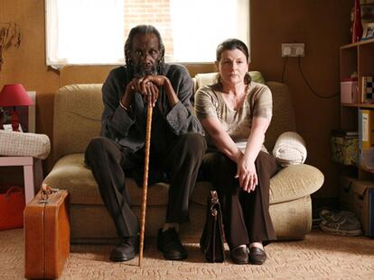 Sotigui Kouyaté y Brenda Blethyn, en un momento de<i> London river.</i>