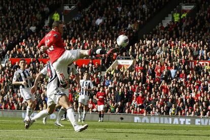 Wayne Rooney controla el balón en el duelo ante el West Bromwich.