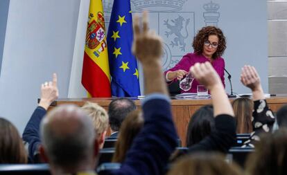 La ministra de Hacienda, María Jesús Montero, en la rueda de prensa tras el Consejo de Ministros de este martes.