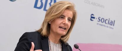 La ministra de Empleo y Seguridad Social, Fátima Báñez, durante su intervención en el Ciclo 'Andalucía en Femenino' que organiza el diario ABC de Sevilla.