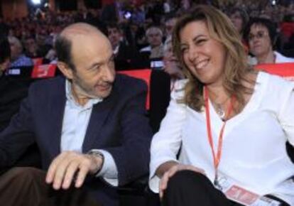 El secretario general del PSOE, Alfredo P&eacute;rez Rubalcaba, junto a la presidenta de la Junta de Andaluc&iacute;a, Susana D&iacute;az