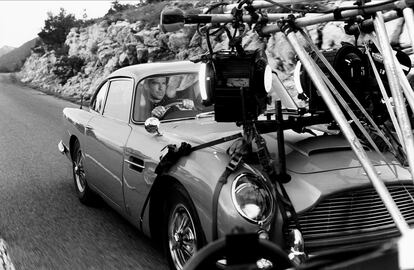 'GoldenEye' fue la decimoséptima película de la saga y la primera protagonizada por Pierce Brosnan, que en la imagen conduce el modelo BD5.