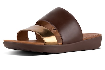 La comodidad está más que asegurada con este diseño dorado y chocolate de la firma FitFlop. Cuesta 120 euros y también está disponible en rosa.