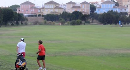 Usuarios del campo de golf de Matalascañas.