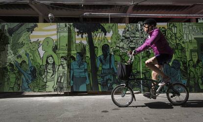 Mural del carrer Fraternitat de Barcelona pintat per Sagar per a la immobiliària Núñez i Navarro.