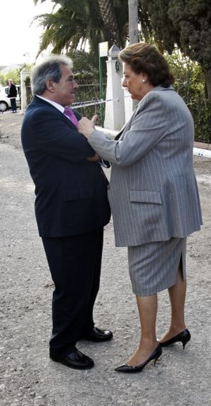 Alfonso Rus y Rita Barberá tras un acto de la precampaña de las elecciones municipales de 2011.