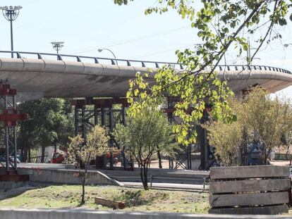 Cierre al tráfico del puente ubicado en el nudo que conecta la M-40 con la M-607 por deterioro con el paso del tiempo.