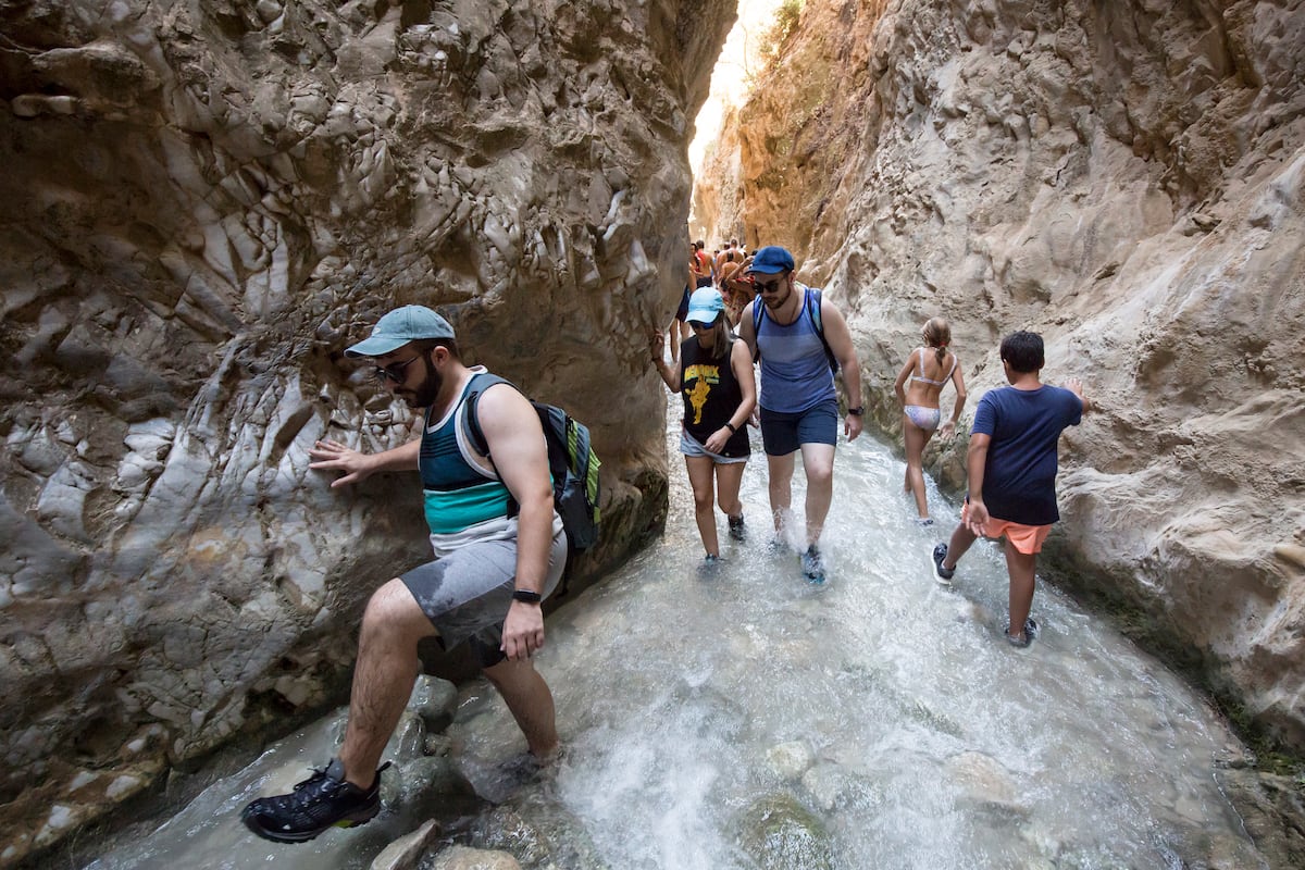 Los ríos de Andalucía agonizan por el turismo: “No ves nada, está todo muerto”