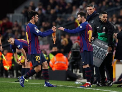 Momento en el que Lionel Messi sale al terreno de juego.