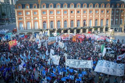 Protesta en enero en Mar del Plata contra la domiciliaria concedida a Etchecolatz.