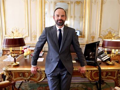 O primeiro-ministro francês Édouard Philippe ontem em seu escritório.