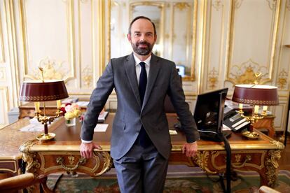 O primeiro-ministro francês Édouard Philippe ontem em seu escritório.