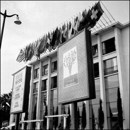 La fachada del Palacio de Festivales y Congresos de Cannes, en 1952.