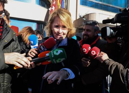 Esperanza Aguirre saliendo de la Audiencia Provincial de Madrid tras declarar como testigo en el caso de las escuchas a miembros de la CAM en el año 2008.