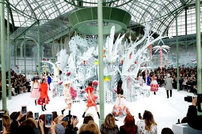 Desfile de Karl Lagerfeld para alta costura de Chanel.