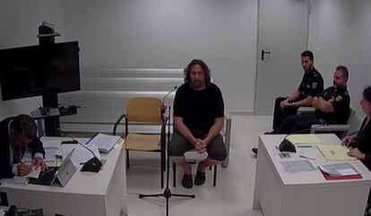 Javier Buigas, uno de los 'cdr' detenidos, durante su declaración en la Audiencia Nacional.