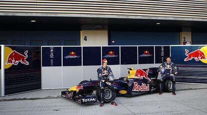 Vettel y Webber presentan ante los medios el coche con el que competirán con los otros tres favoritos, McLaren, Ferrari y Mercedes GP