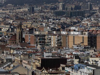 En la imagen una vista de viviendas del barrio de Poblesec y Sant Antoni de Barcelona.