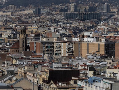 En la imagen una vista de viviendas del barrio de Poblesec y Sant Antoni de Barcelona.