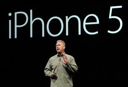 El vicepresidente de marketing de Apple, Phil Schiller, en la presentación del iPhone 5