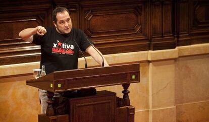 El diputado de la CUP David Fern&aacute;ndez en una intervenci&oacute;n en el Parlament.