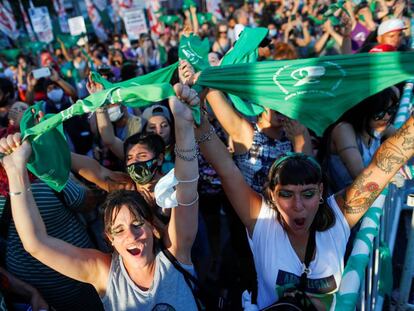 A maré verde em prol do aborto legal na Argentina, em imagens