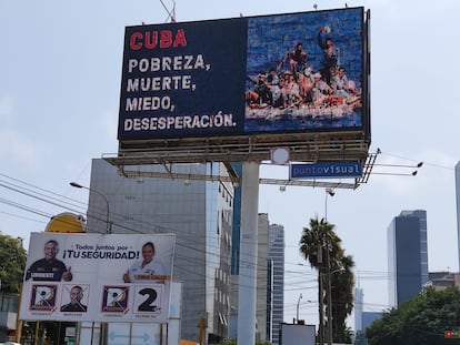 Anúncios nas ruas contra a candidatura de Pedro Castillo, em Lima. (J. F.).