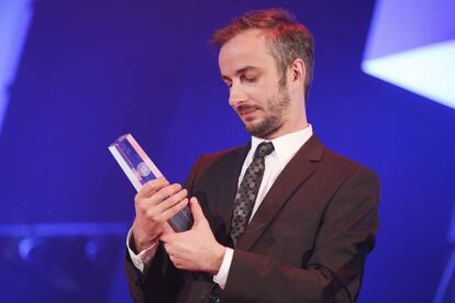 El presentador Jan B&ouml;hmermann responsable del &quot;poema injurioso&quot; contra Erdogan, en una entrega de premios en Dusseldorf (Alemania) el pasado 13 de enero. 