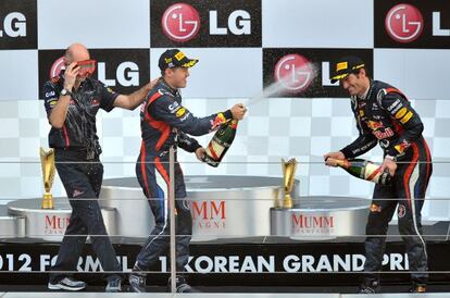 Newey, a la izquierda, con Vettel y Webber.