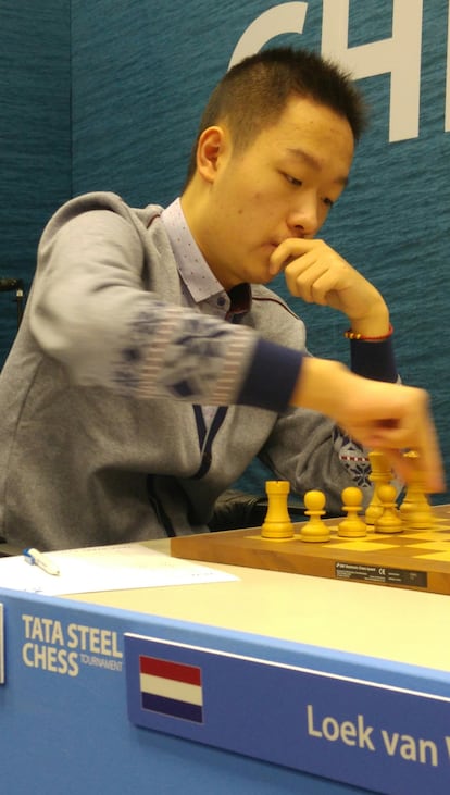 Yi Wei, al comienzo de una de sus partidas en Wijk aan Zee