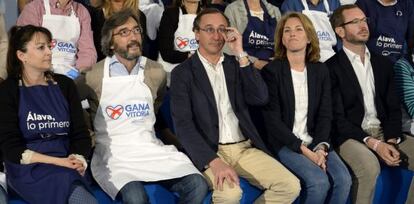 Representantes del PP vasco en un mitin.