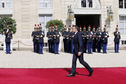 Emmanuel Macron, ayer durante su toma de posesi&oacute;n como presidente de Francia.