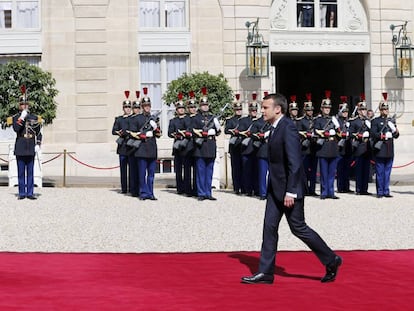 Emmanuel Macron, ayer durante su toma de posesi&oacute;n como presidente de Francia.