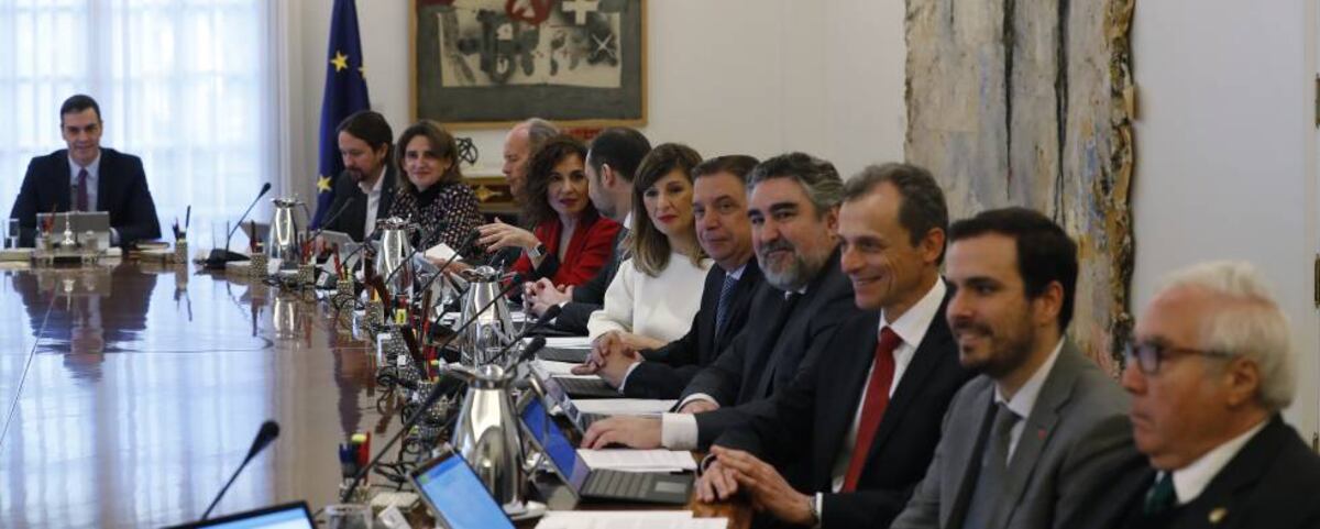 El Gobierno aprueba el alza del 2% del sueldo de los empleados públicos ...