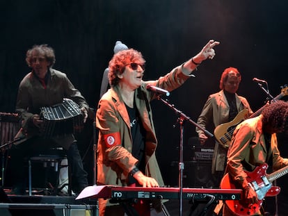 Charly García toca con su banda en el Jackie Gleason Theater de Miami Beach, el 28 de abril de 2012.