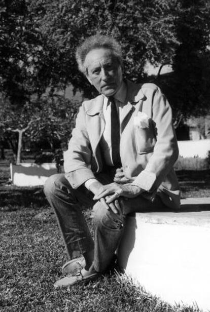 El artista francés Jean Cocteau, en 1961 en Marbella.