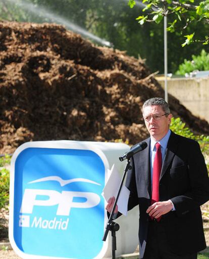 Gallardón, durante un acto preelectoral esta mañana en la planta municipal de compostaje de Migas Calientes, en Moncloa.