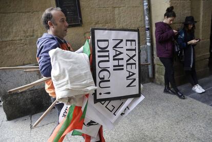 Un momento del rodaje de 'Patria' en las calles de la Parte Vieja donostiarra.