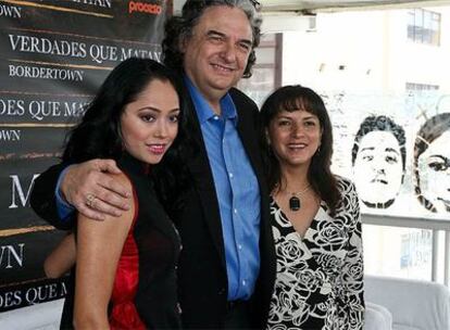 El director Gregory Nava y las actrices Maya Zapata (izq) y Zaure Silvia Gutiérrez (der).