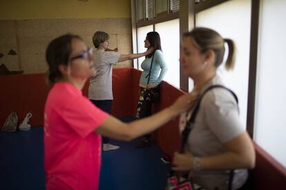 Algunas alumnas en el taller de autodefensa femenina, realizado el sábado 5 de octubre en el centro deportivo de Aluche.