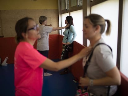 Algunas alumnas en el taller de autodefensa femenina, realizado el sábado 5 de octubre en el centro deportivo de Aluche.