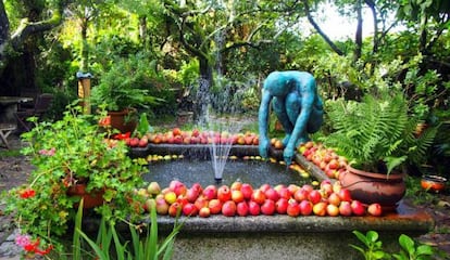 Jardín donde se encuentra la cafetería del hotel Costa Vella, en Santiago de Compostela.