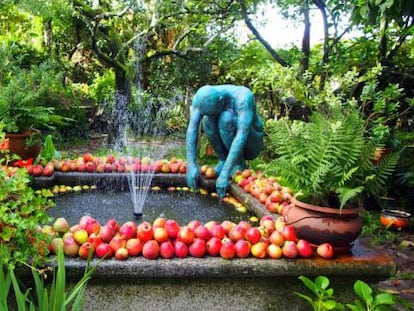 Jardín donde se encuentra la cafetería del hotel Costa Vella, en Santiago de Compostela.