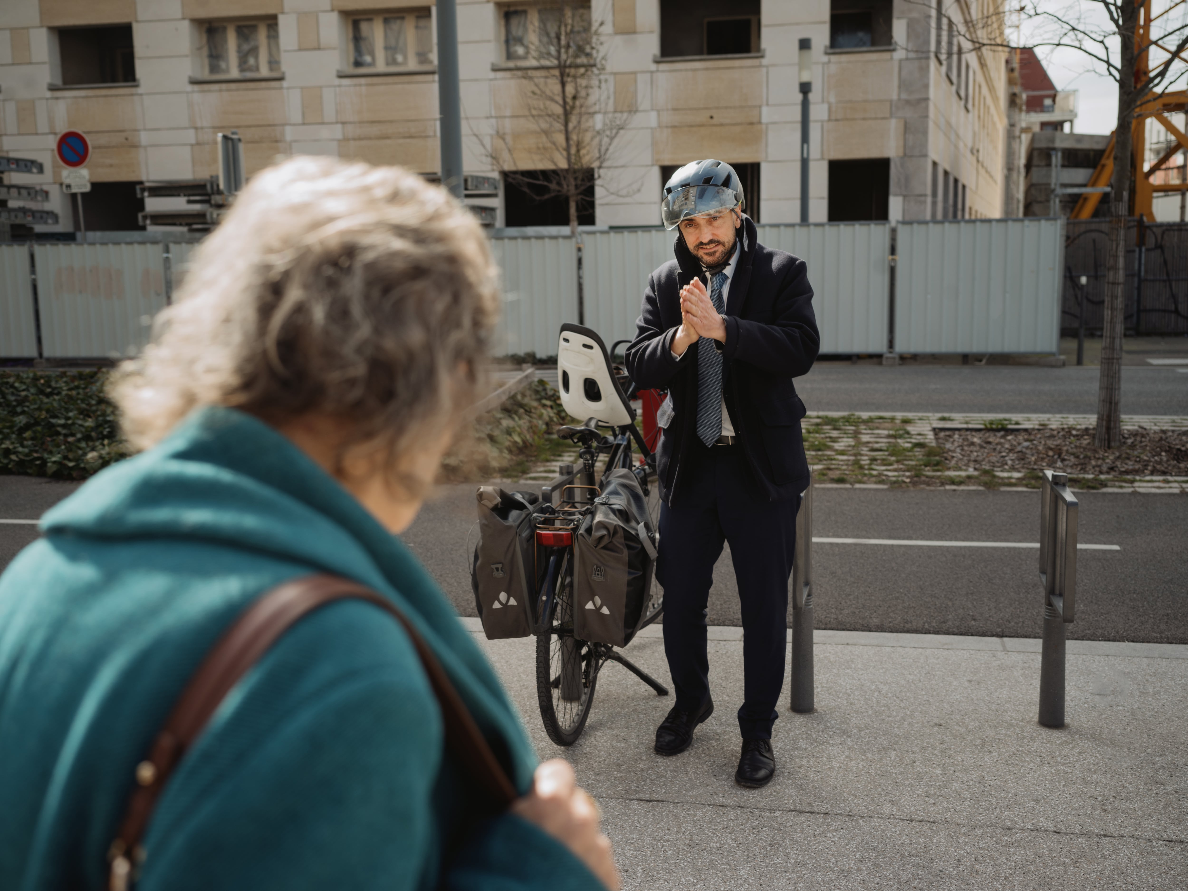 El alcalde de Lyon, Gregory Doucet, durante un paseo en bicicleta por la ciudad de Lyon la semana pasada.