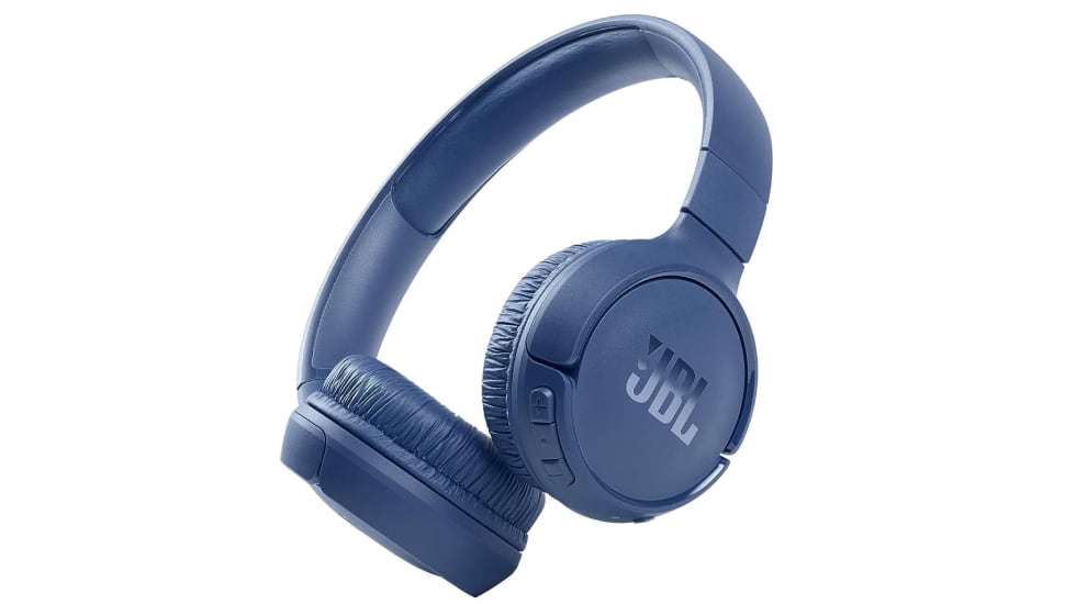 Auriculares inalámbricos de diadema JBL.