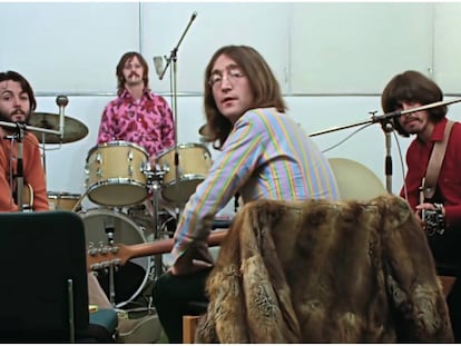 De izquierda a derecha, Paul McCartney, Ringo Starr, John Lennon y George Harrison, los Beatles, durante una escena del documental 'Get Back'.